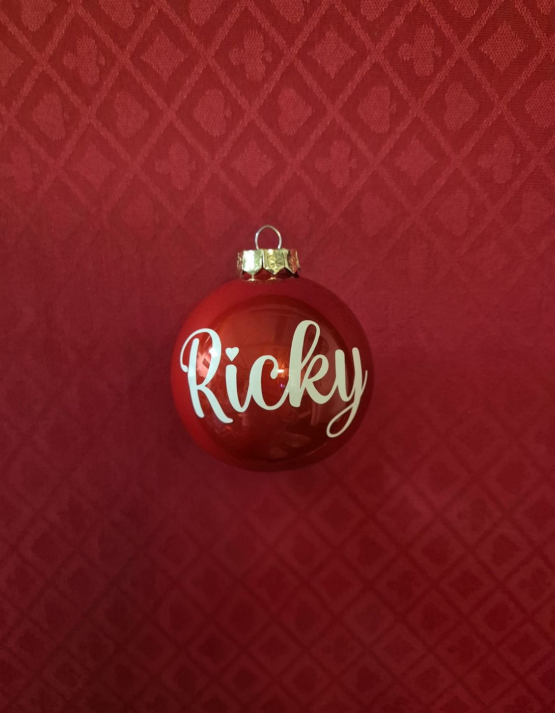Personalisierte rote Weihnachtskugel mit Namen